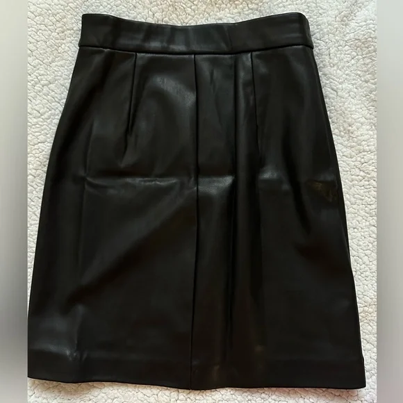 Dynamite Faux leather skirt - Picture 2 of 5